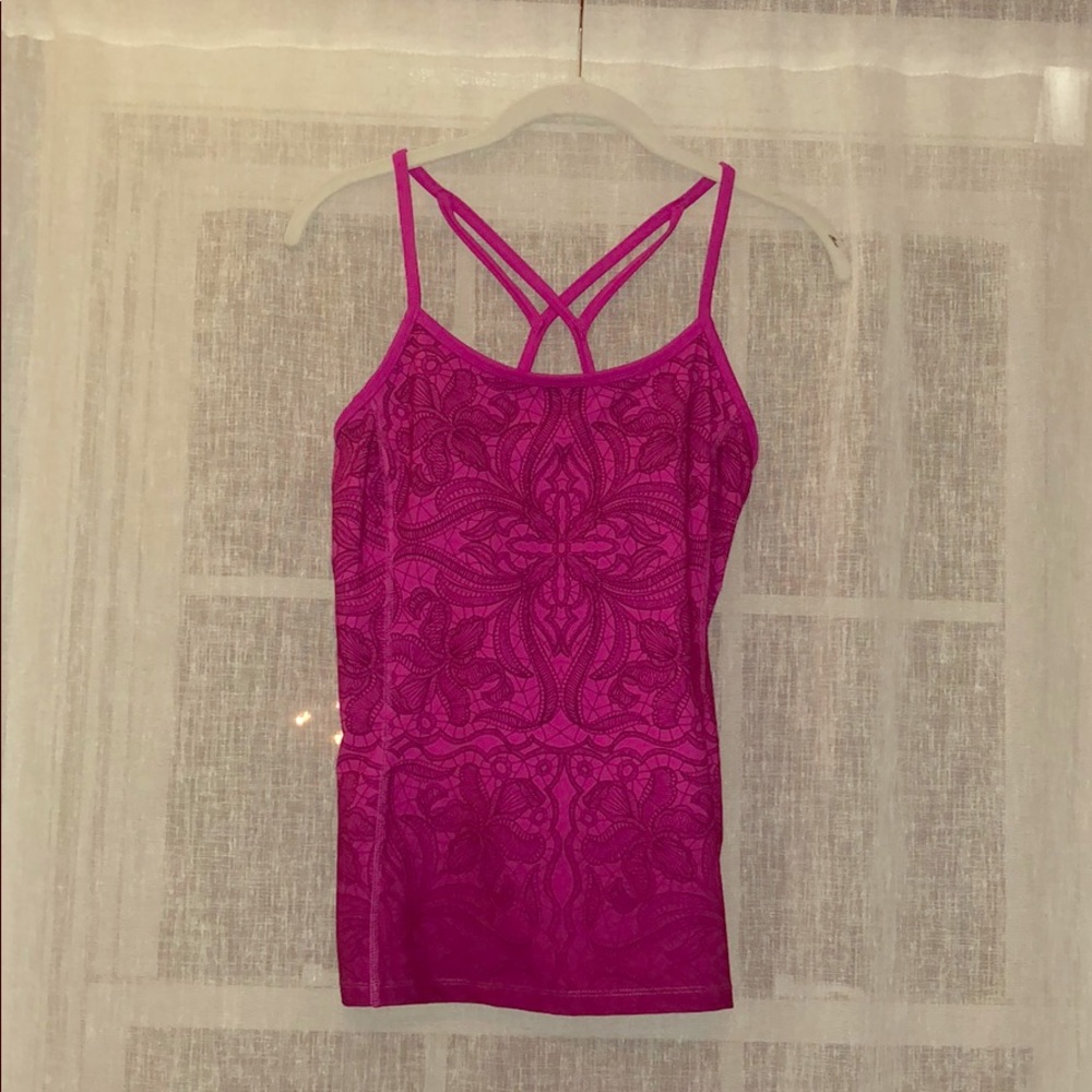 Athleta yoga top in cute pink pattern size S